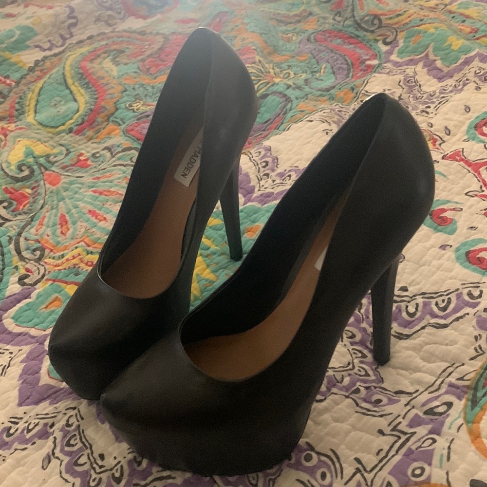 Black Steve Madden Platform heels, size 8